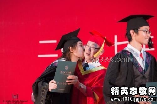 哈佛校长在毕业典礼上嘲讽特朗普：如何理解与应对